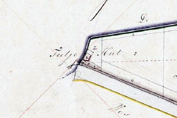 Tuitje Hut, ca. 1830, volgens de ouste kadasterkaart. Links het huis in de hoe tussen de dijk van de Oude A (boven) en de Nieuwe A (onder).